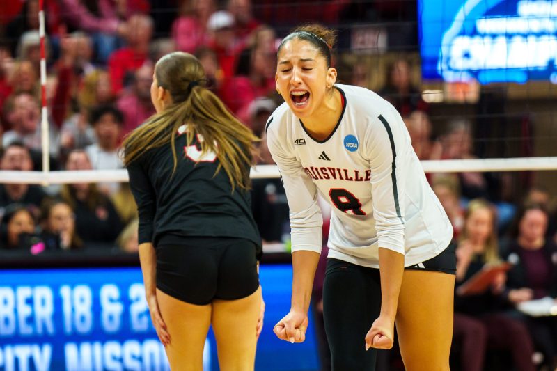 NCAA volleyball tournament: No. 1 seeds Texas, Nebraska advance