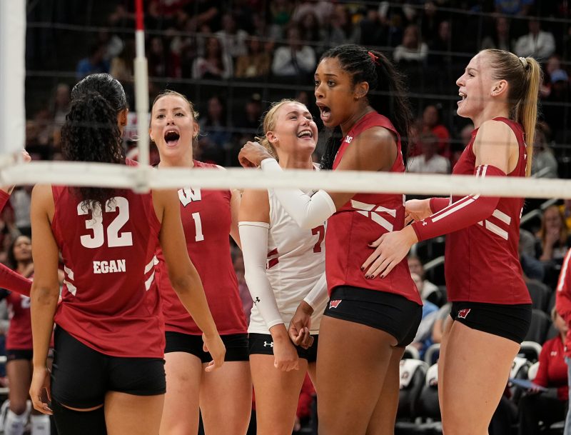 Wisconsin volleyball upsets Texas to advance to the Final Four