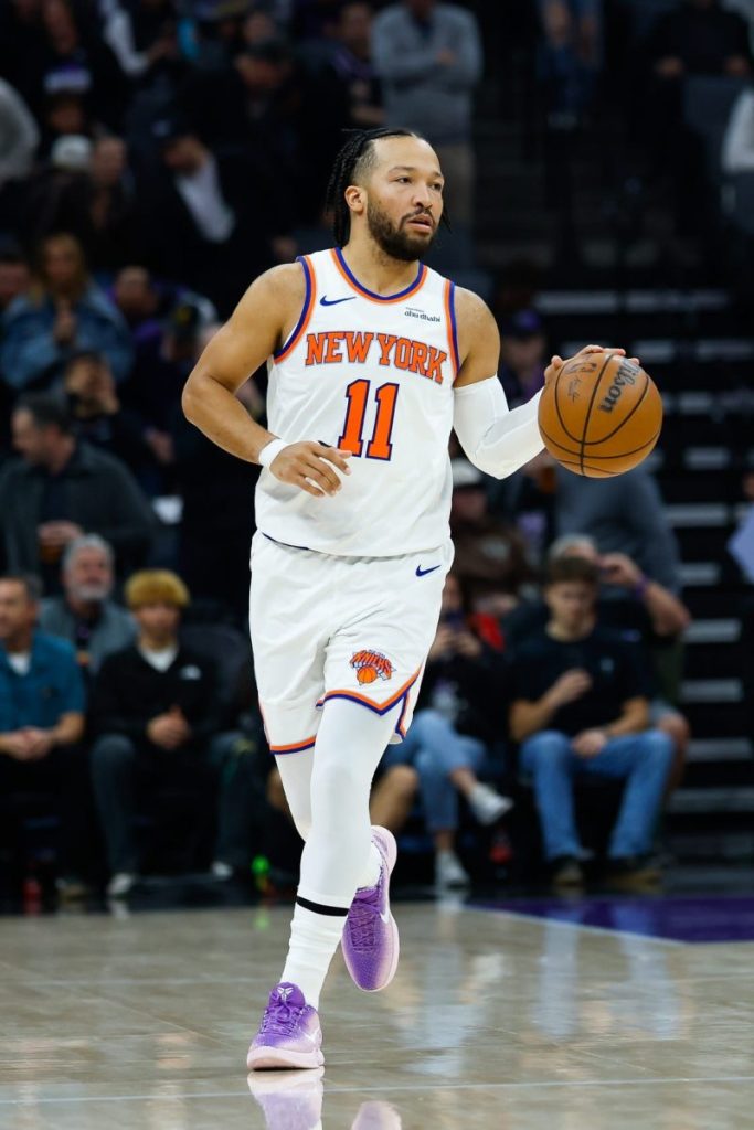 Jalen Brunson leaves Knicks’ game after rolling ankle