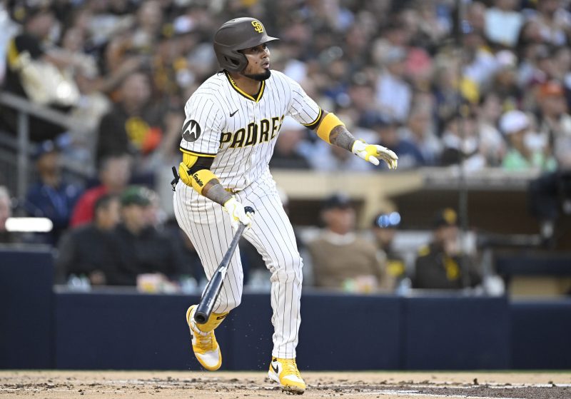 San Francisco Giants sign NL hit leader to 1-year deal